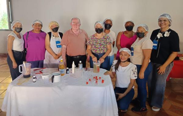 SEBRAE realiza curso de Produção de Cosméticos no ECC em Oeiras