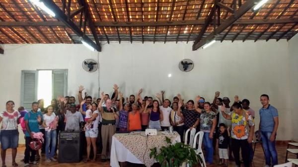  Contratos são assinados por famílias beneficiadas com loteamento Sagrada Família em Oeiras