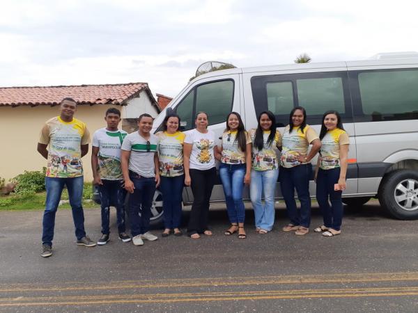 Professores, diretores e alunos da Efade IV Oeiras fazem visita na comunidade Salinas São Francisco.