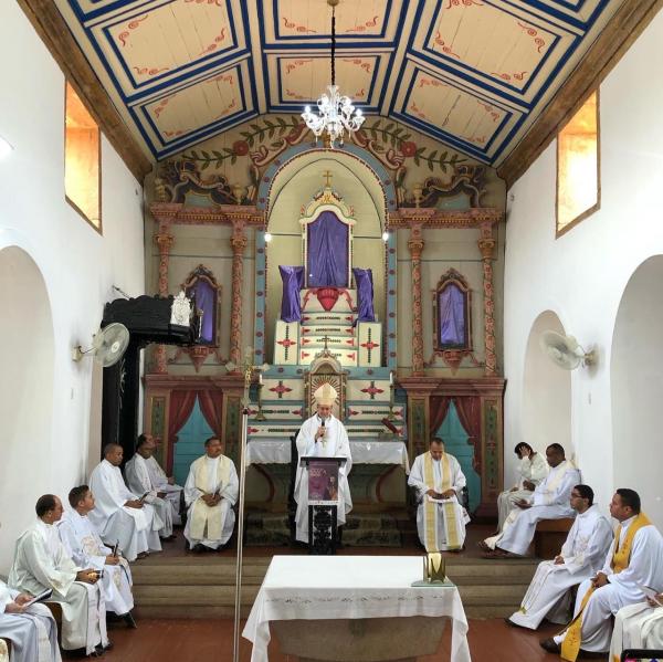 Dom Edílson Nobre preside missa dos Santos Óleos na Igreja Catedral de Oeiras- Piauí