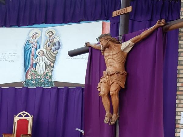 Paróquia da Sagrada Família convida os fiéis a participarem da Via Sacra nesse período quaresmal, vejo como participar.