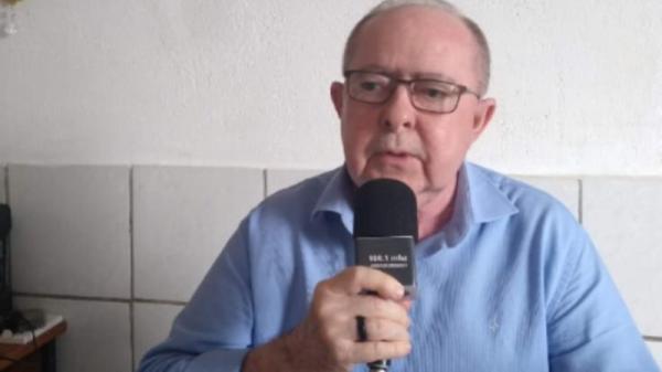  Padre João Deus faz convite para o II Seminário Regional de Educação em Oeiras