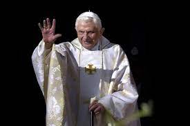 Morre o papa emérito Bento XVI aos 95 anos