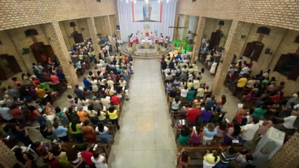 Paróquia da Sagrada Família celebra encerramento da festa de sua Padroeira