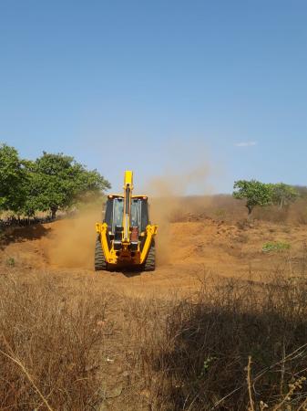 CONVIVÊNCIA COM A SECA – Fundação Dom Edilberto realiza a construção de Barraginhas