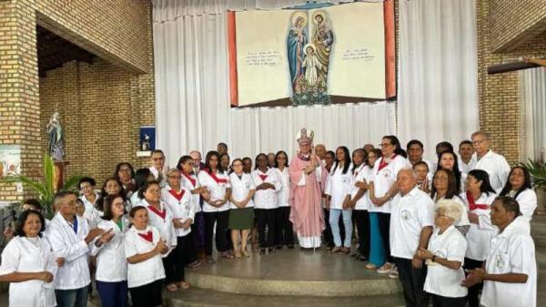 Na Sagrada Família, Dom Edilson celebra missa de investidura dos Ministros Extraordinários da Sagrada Comunhão