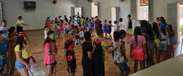 Paróquia da Sagrada Família realiza carnaval para as crianças da aula de Reforço do ECC