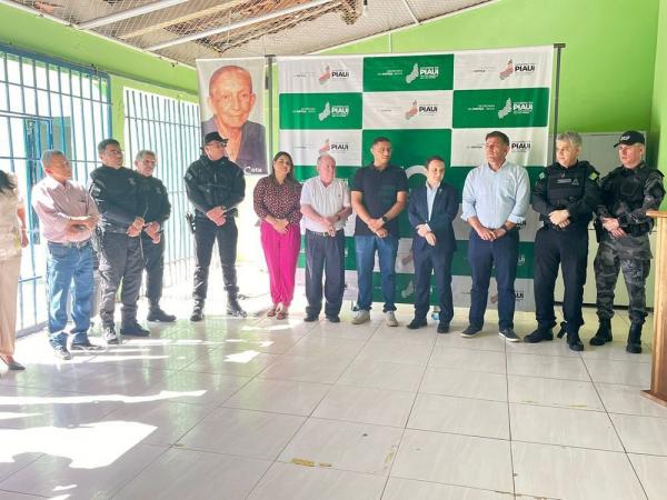 Padre João de Deus participa da inauguração da obra do parlatório e sala de aula em Oeiras- Sejus