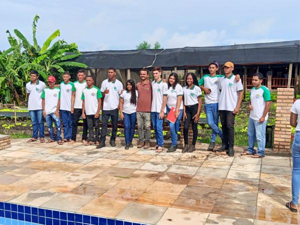 Sabores da Roça recebe alunos da EFADE IV em Oeiras